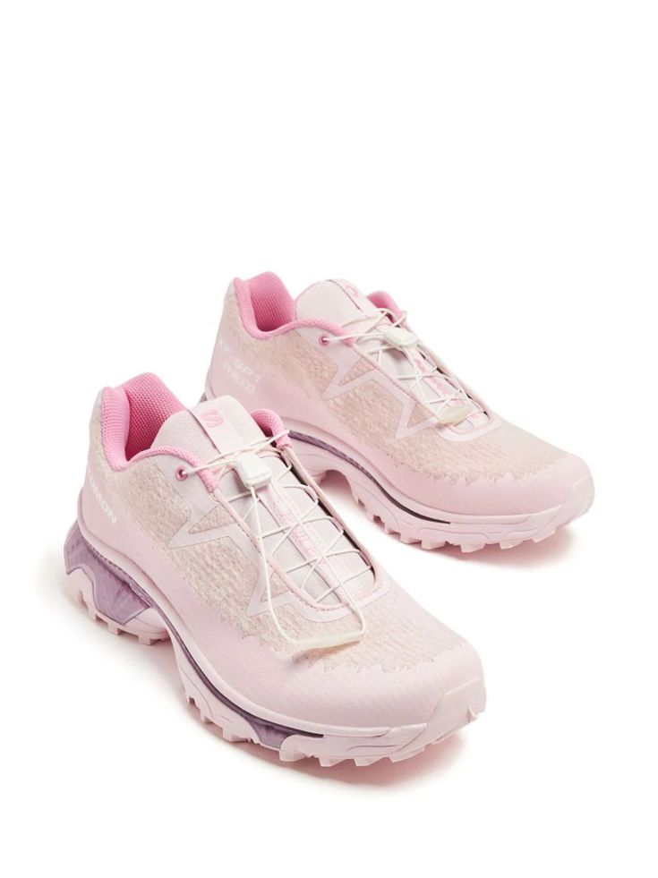 Round Toe Sneakers, Sneakers Pink, Round Logo, White Paneling, Sneakers Grey, Chunky Sneakers, Shoe Print, Sneakers Outfit, Suede Sneakers