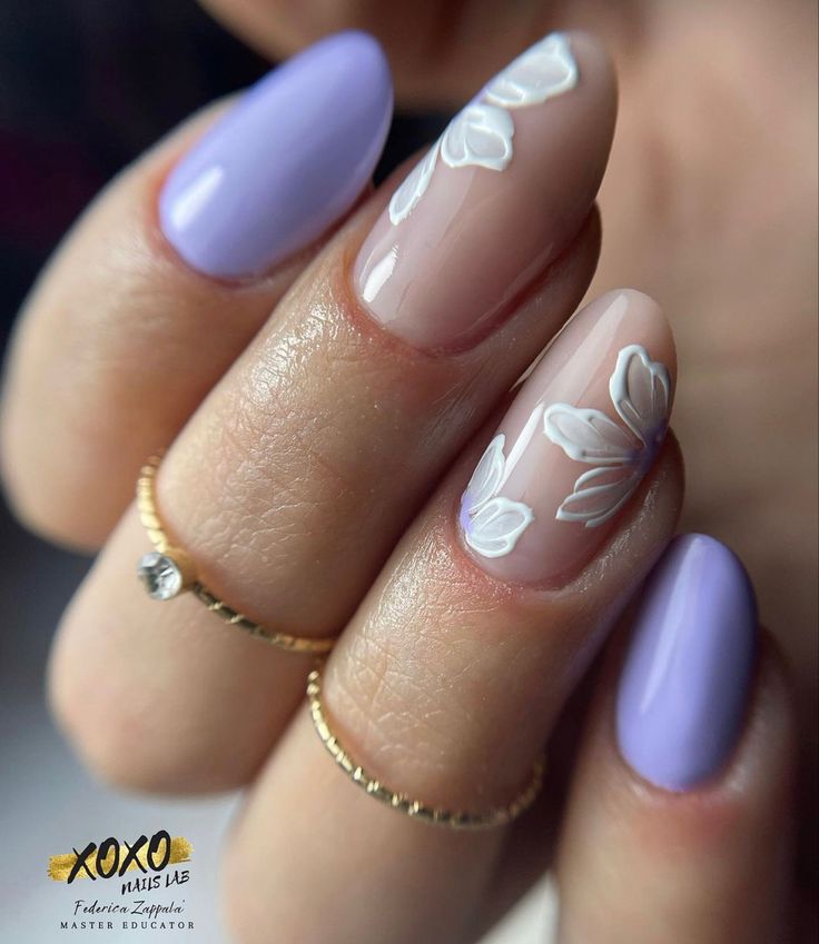 Lilac Nails For Wedding, Violet Nails With Flowers, Lavender Colour Nail Art, Wedding Nails Light Purple, Wedding Nails Lavender And White, Wedding Nails With Lavender, Wedding Nails Bridesmaid Purple, Violet And White Nails, Purple Pattern Nails