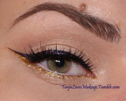 Circus Makeup, Bean Dishes, Gold Eyeliner, Gold Makeup Looks, Rhinestone Makeup, Gold Eye Makeup, Makeup Nails Designs, Glitter Eyeliner, Gold Makeup