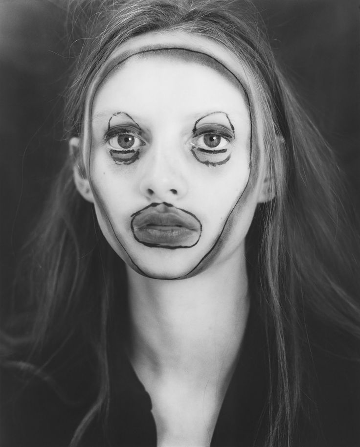 Black And White Halloween Makeup, Broken Doll, Face Paint Makeup, Anti Fashion, Beauty Makeup Tips, Pregnant Woman, White Face, Fantasy Makeup, Makeup Art