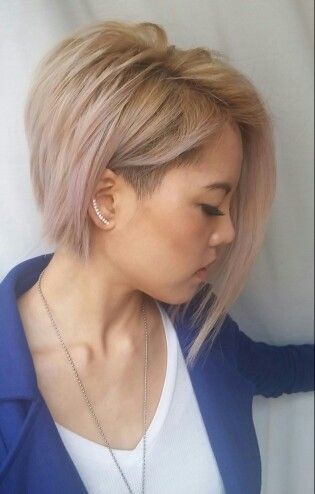 So subtle pink with the lovely undercut Inverted Bob Haircuts, Asymmetrical Bob Haircuts, Asymmetrical Haircut, Penteado Cabelo Curto, Cute Hairstyles For Short Hair, Haircut For Thick Hair, Short Hair With Bangs, Grunge Hair, Short Bob Hairstyles