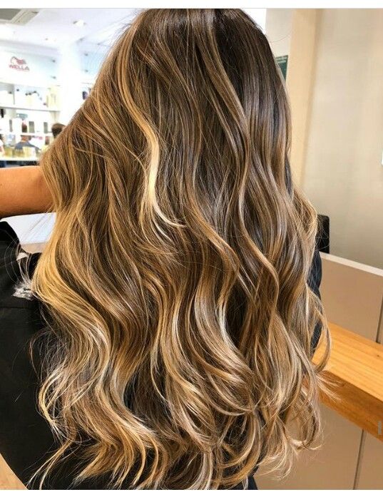 Long Layered Bob Hairstyles, Honey Hair Color, Brown Hair Looks, Really Long Hair, Gorgeous Hair Color, Brown Hair With Blonde Highlights, Blonde Hair Inspiration, Honey Hair, Brown Blonde Hair