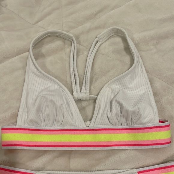 Xhilaration | Swim | Bikini 2 Piece Xhilaration Size Xs New With Tags | Poshmark White Sporty Bra For Summer, White Sporty Summer Bra, Sporty White Summer Bra, Stretch T-back Crop Top For Beach, Sporty Beach Bra For Summer, Sporty Bra For Beach In Summer, Trendy White Bra, Summer Triangle Top Stretch Sports Bra, White Workout Bra For Summer