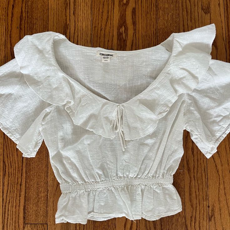 This Top Is Brand New And Never Been Worn Before. It Is Perfect For The Warm Weather. It Can Be Dressed Up Or Dressed Down! Linen V-neck Tops With Ruffles, Cropped Ruffle Blouse For The Beach, Cropped Ruffle Blouse For Beach, Cropped Ruffled Blouse For The Beach, White Linen Peasant Top For Summer, Ruffled Cropped Blouse For Beach, Beach Linen Tops With Ruffles, Beach Tops With Ruffles In Linen, White Blouse