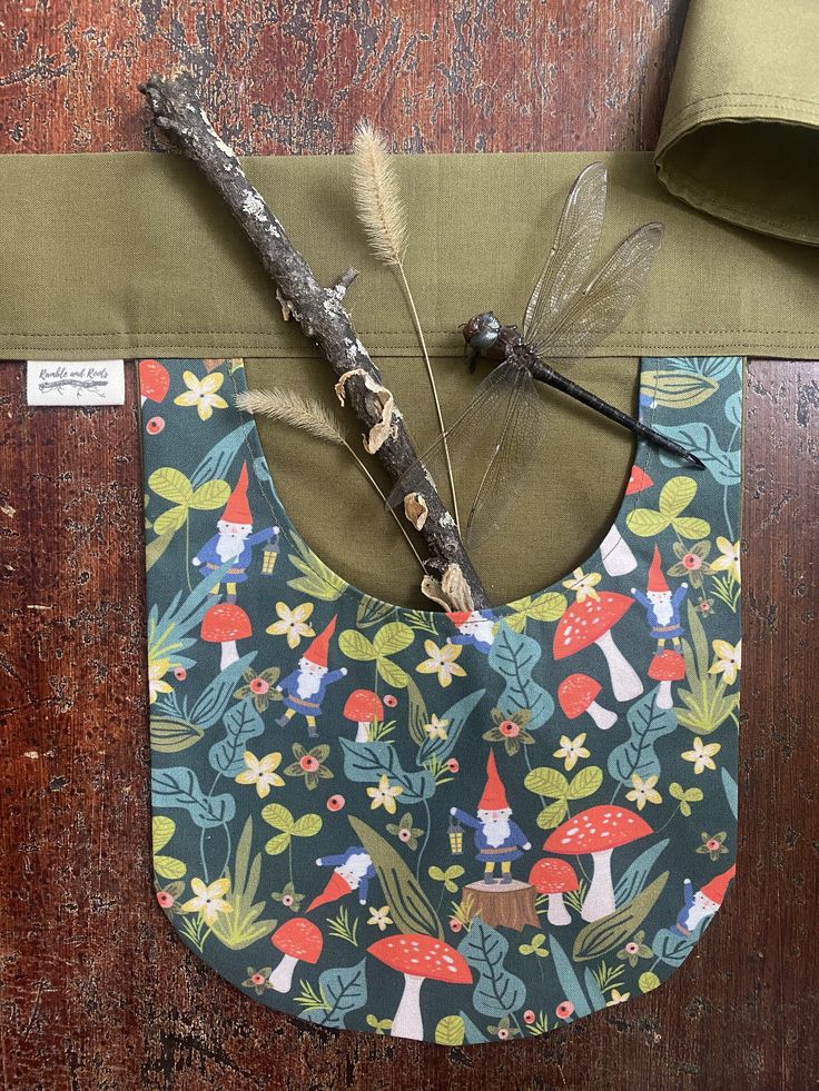 Tie-On forager pockets for all of your nature walk adventures. Tie On Pocket Pattern, Diy Foraging Bag Pattern, Diy Foraging Bag, Foraging Bag Pattern, Pocket Pattern, Nature Themed, Naturally Dyed, Fun Prints, Delaware