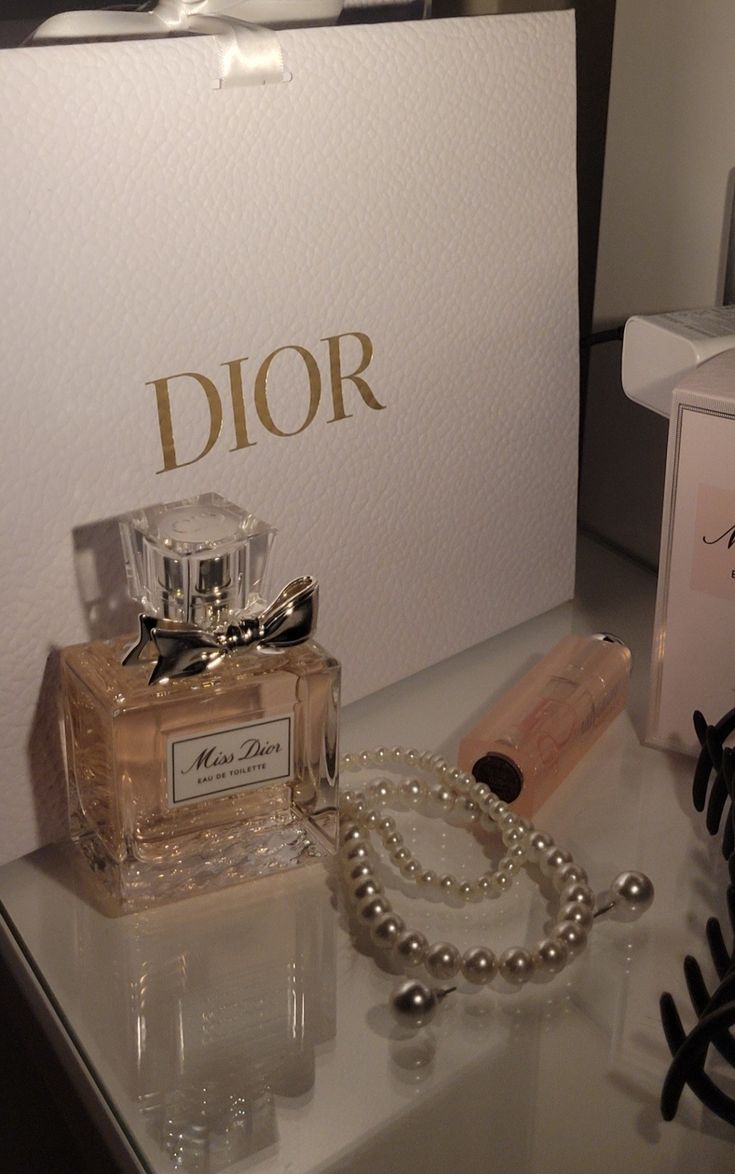 Dior Perfume Aesthetic, Kate Spade Perfume, Rich Women Lifestyle, Dior Lipstick, Soft Pink Theme, Dior Perfume, Perfume Scents, Perfume Lover, Money And Happiness