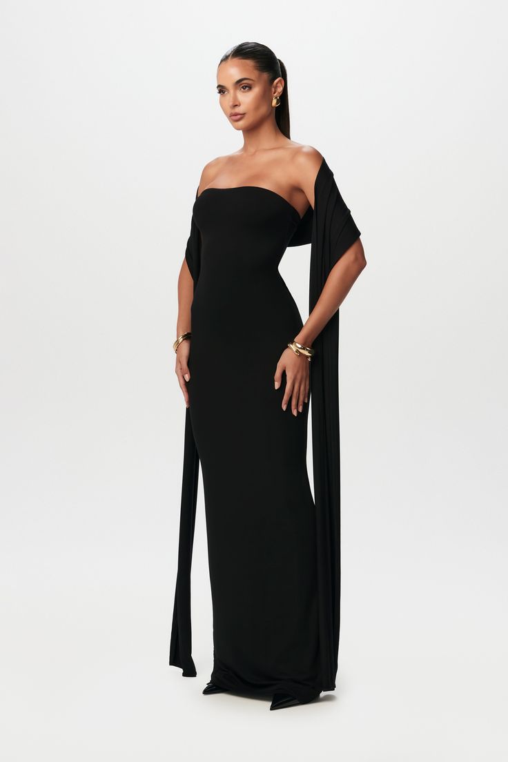 Simplicity meets sophistication in our vacay-inspired set. Designed with a tube and double-lined bodycon structure with a detachable scarf to wrap around your head or relax along your arms. Smooth Collection Import 92% Viscose Rayon, 8% Spandex Model wears size X-Small True to size Double-lined Corset Tie Back Dress, Classy Black Dress Black Women, Black Long Elegant Dress, All Black Wedding Aesthetic, Black Backless Dress Classy, Graduation Dress Under Gown, Prom Dresses With Scarf, Winter Gowns Formal, How To Style A Scarf With A Dress