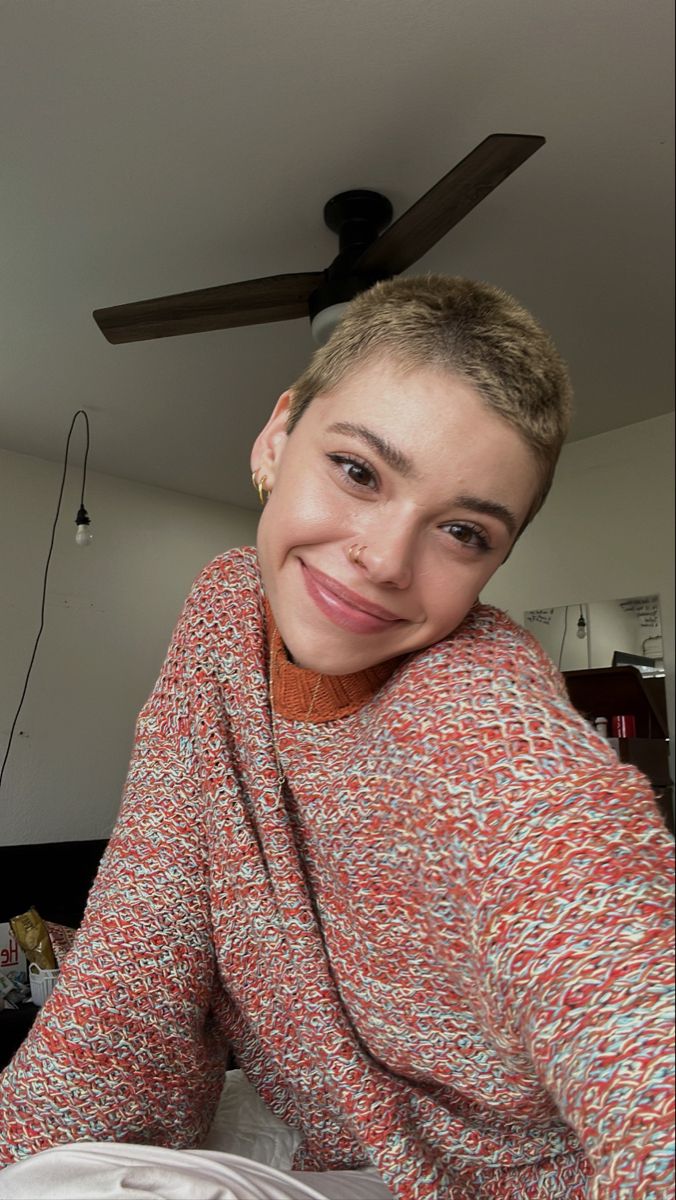 Almost Bald Haircut For Women, Shaved Head Hairstyles For Women, Ladies Buzzcut, Buzzcut Women Grow Out, Color Buzzcut Woman, Round Face Buzzcut Women, Short Hair Shaved, 1 Inch Haircut, Outfits For Buzzcut Women