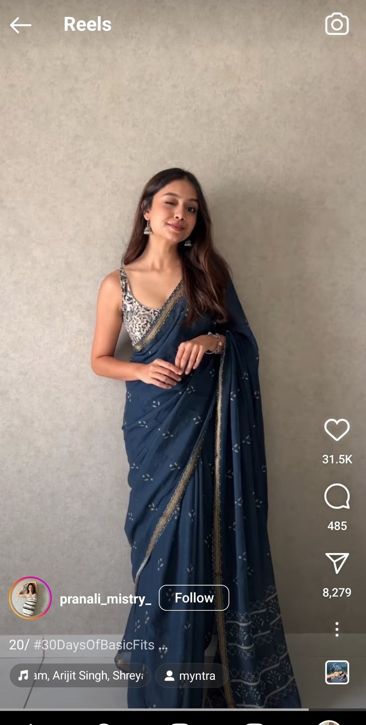 Saree Styles For Graduation Ceremony, Reception Saree Look For Guest, Farewell Sarees For Dark Skin, Midnight Blue Saree, Graduation Saree Ideas University, Latest Wedding Guest Outfits Indian, Saree Simple Look, Farewell Sarees For Brown Skin Tone, Sarees For College Fest