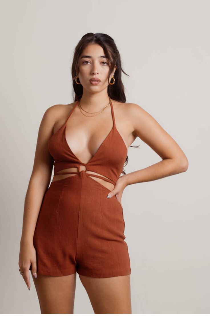 Kiss Me Brown Halter Cutout Waist Tie Romper https://www.tobi.com/product/78431-tobi-kiss-me-halter-cutout-waist-tie-romper?color_id=111702&utm_source=pinterest&utm_medium=social&utm_campaign={campaignid}_{adgroupid}_{product_id} Fall Clothing Essentials, Fall Mini Skirt, Latest Fall Fashion Trends, Fall Bridesmaids, Fall Bridesmaid Dresses, Party Rompers, Fall Wedding Guest Dress, Dresses Casual Fall, Casual Rompers