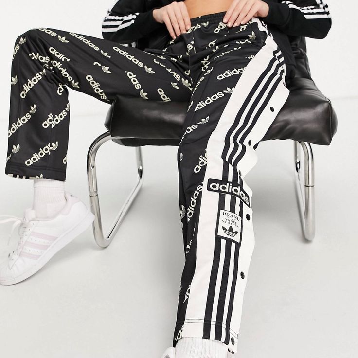 Adidas Originals Logomania Adibreak Pants | Size S | Brand New With Tags And In Original Packaging. Stripes Branding, Adidas Hose, Soccer Pants, Track Pants Women, Joggers Track Pants, Side Snap, Adidas Crop, Adidas Sweatpants, Adidas Track Pants