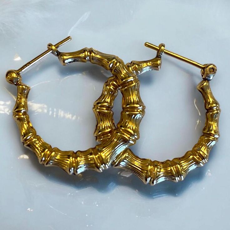 Beautiful Vintage 14k Yellow Gold BAMBOO Style Hoop Earrings * Unique bamboo style earrings in 10K gold! * Measure just under 1" * Weight is 1.8 grams * Stylish and lightweight and comfortable to wear!! Shipped FAST and FREE, fully insured in a gift box! I guarantee item to be exactly as described and pictured. Gold Bamboo Earrings, Golden Bamboo, Bamboo Hoop Earrings, Bamboo Earrings, Trashy Y2k, Earrings Unique, Style Earrings, Beauty Supply, Unique Earrings