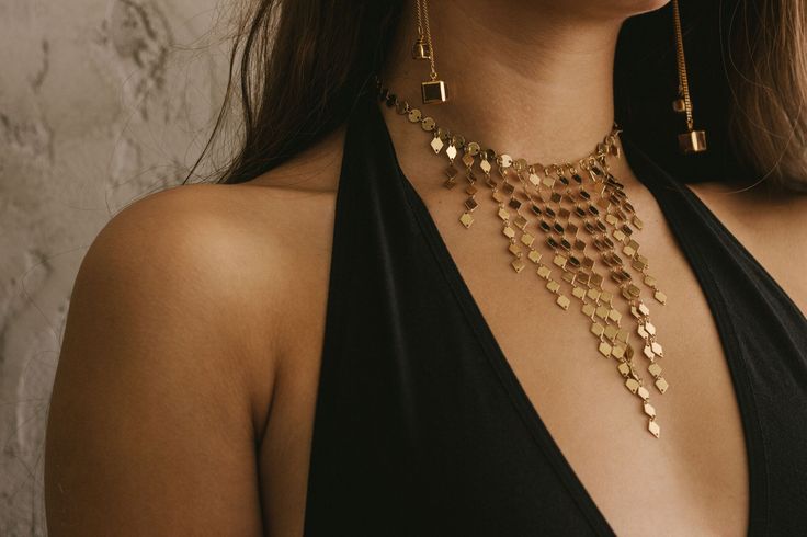 Luxury Delicate Chain Necklace For Party, Gold Choker For Evening, Gold Evening Choker Jewelry, Party Clavicle Chain Necklace In Yellow Gold, Luxury Gold Chain Necklace For Party, Party Yellow Gold Chain Necklace With Clavicle Chain, Party Yellow Gold Clavicle Chain Necklace, Yellow Gold Necklace For Party, Gold Plated Clavicle Chain Necklace For Party