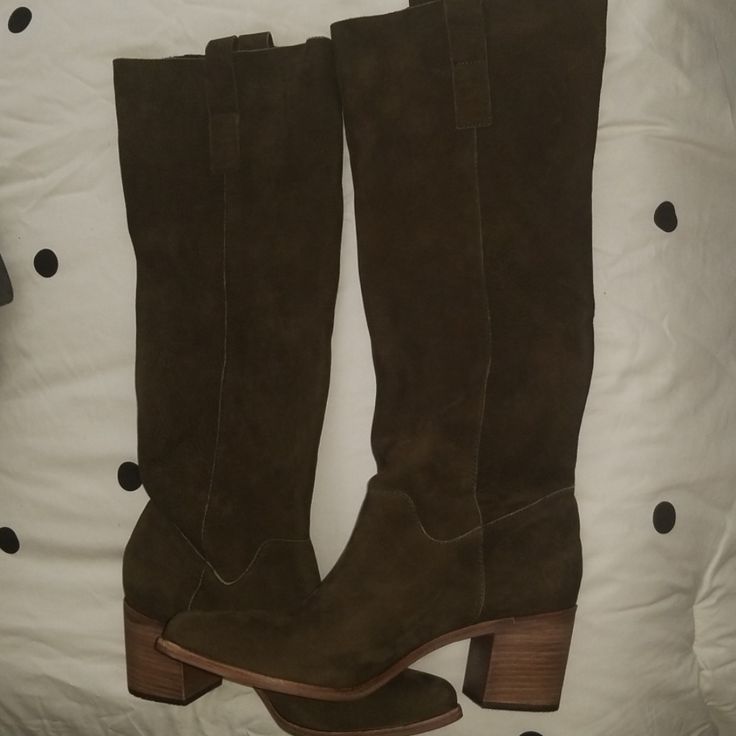 Steve Madden Dark Olive Green Cowboy Style Calf Boots. Genuine Leather/Suede. Bnwot. No Box. Suede Wide Calf Boots With Suede Lining, Wide Calf Suede Boots With Suede Lining, Casual Suede Heeled Boots Medium Width, Suede Boots With Wide Calf And Round Toe, Casual Boots With Suede Lining And Block Heel, Wide Calf Suede Boots With Round Toe, Casual Suede Heeled Boots With Suede Lining, Casual Heeled Boots With Suede Lining, Casual Suede Heeled Boots With Leather Sole