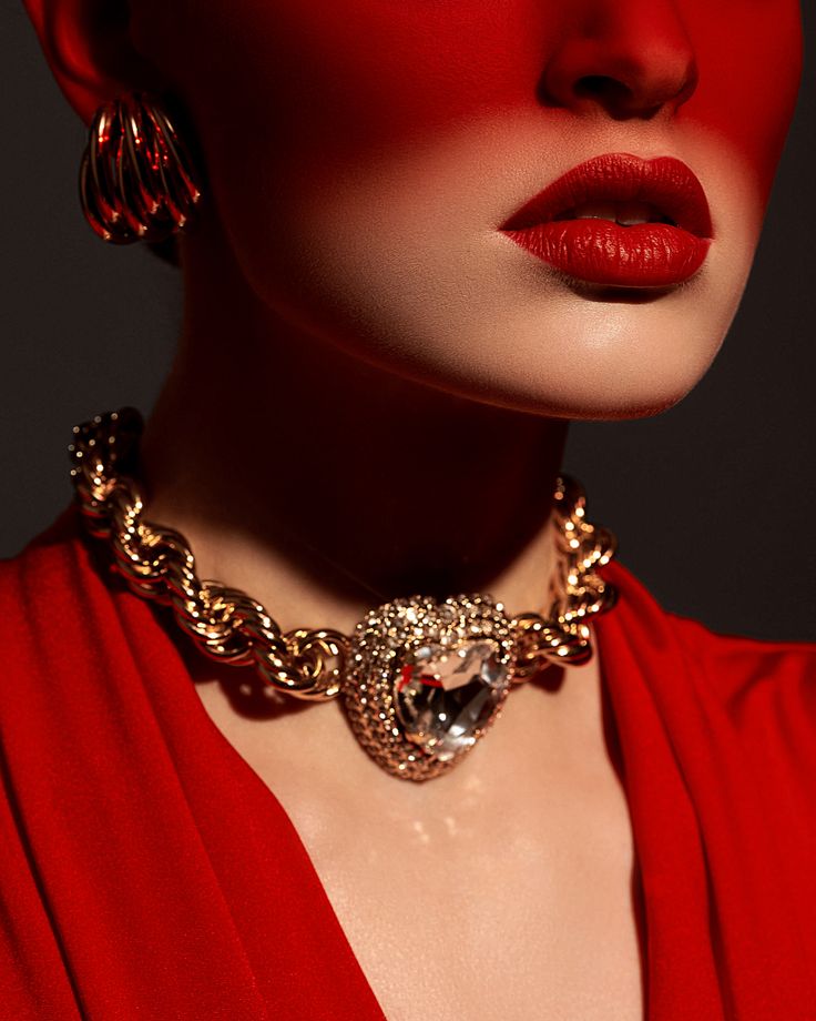 Red Fashion Editorial Photography, Red Editorial Photography, Jewellery Editorial Shoot, Valentines Jewelry Photoshoot, Editorial Jewelry Photography, Jewelry Photography Model, Gold Photoshoot Ideas, Red Fashion Editorial, Jewellery Shoot Ideas