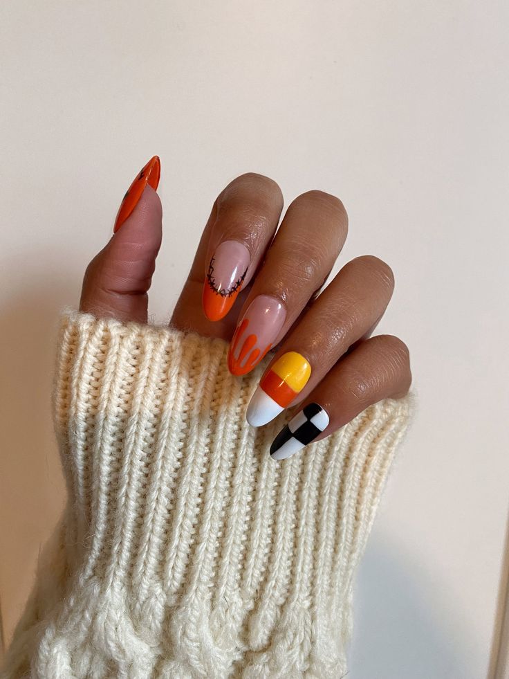 Pictured: Round Shape These Halloween design nails are the perfect option for fall! Nails are made to order, creation time is 5 business days, not including weekends. SIZE CHART XS : Thumb 3 / Point 6 / Middle 5 / Ring 7 / Pinky 9  S : Thumb 2 / Point 5 / Middle 4 / Ring 6 / Pinky 9 M : Thumb 1 / Point 5 / Middle 3 / Ring 6 / Pinky 8  L : Thumb 0 / Point 4 / Middle 3 / Ring 5 / Pinky 6 SIZE  DETAILS 0 // 18mm 1 // 16mm 2 // 15mm 3 // 14mm 4 // 13mm 5 // 12mm 6 // 11mm 7 // 10mm 8 // 9mm 9 // 8mm Candy Corn Nails Halloween, Candy Corn Nails, Halloween Press On Nails, Nail Pops, Seasonal Nails, Round Nails, Halloween Nail Designs, Halloween Nail Art, Nail Designs Spring