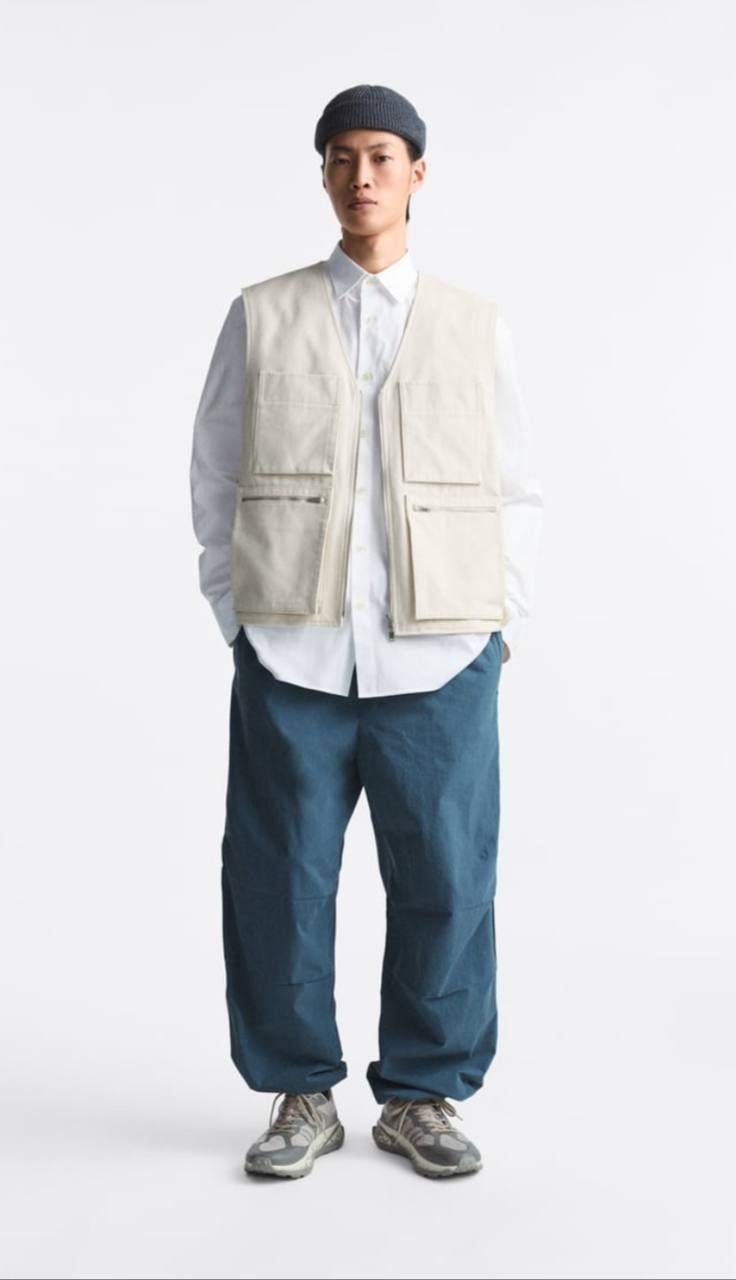 Gorpcore Vest Outfit, Fishing Vest Outfit Men, Fishing Vest Outfit Streetwear, Japanese Work Wear, Asian Workwear, Japanese City Boy Fashion, City Boy Outfits, Japan Men Fashion, Utility Vest Outfit