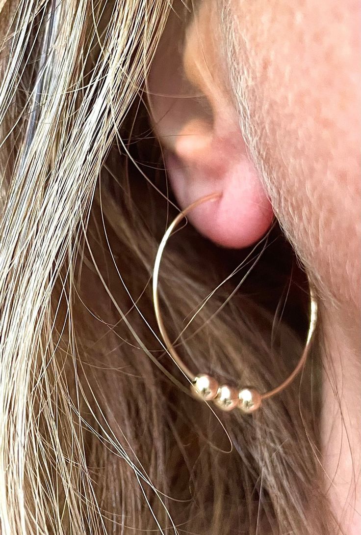 14K Gold filled 30mm hoop earrings with 14k gold filled beads. Very pretty earrings. A simple design yet stunning on. I also make this hoop earring in sterling silver so please do look at my full shop at Etsy, RosePoppyBoutique Free organza gift pouch.  My full shop is here- https://www.etsy.com/uk/shop/RosePoppyBoutique?ref=cart_shop_name_click&cart_id=4488389778 Belly Chain, Beaded Hoop Earrings, Beaded Hoops, Gift Pouch, Pretty Earrings, Jewelry Earrings Hoops, Gold Hoop, Gold Hoop Earrings, Gold Beads