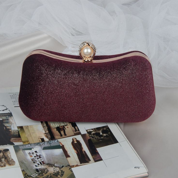 Material: Plush Occasion: Daily Matching Suitcase shape: Horizontal square Fashion Element: 35869586 Closure Type: Lock Style: Literary Style Green Clutches, Party Handbags, Velvet Clutch, Handbags Luxury, Party Purse, Clutch Purse Evening, Tassel Bag, Wedding Bag, Shoulder Chain