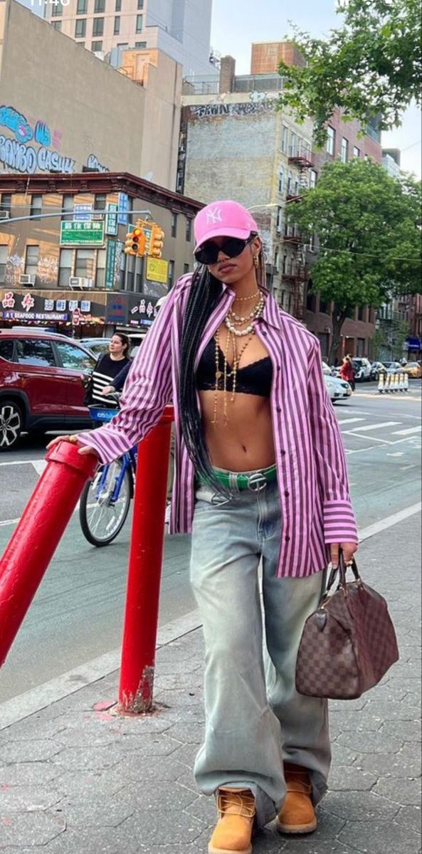 Summer Street Style Black Women, Summer Streetwear Fashion Women, Vintage Women Outfits, Ragazza Hip Hop, Jort Outfits, Rnb Style, June Moodboard, Nyc Streetwear, Thrift Board