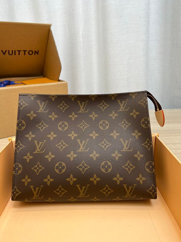 Peta Fashion Lu-Vi Bags - 16777 A+ Excellent Quality copies; Contact us if you've any questions in your mind. Fan Fashion, Lv Bag, Louis Vuitton Bag, Luxury Bags, Contact Us, Fashion Bags, Clutch Bag, Paper Bag, Louis Vuitton