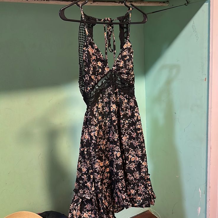 Nwot. Size Medium. Fitted Black Floral Dress For Beach, Chic Black Floral Dress For Beach, Black Sleeveless Floral Dress For Vacation, Black Lace Trim Dresses For Spring, Chic Black Floral Summer Dress, Black Fitted Floral Summer Dress, Chic Black Floral Dress For Summer, Spring Bohemian Midi Dress For Night Out, Fitted Black Floral Summer Dress