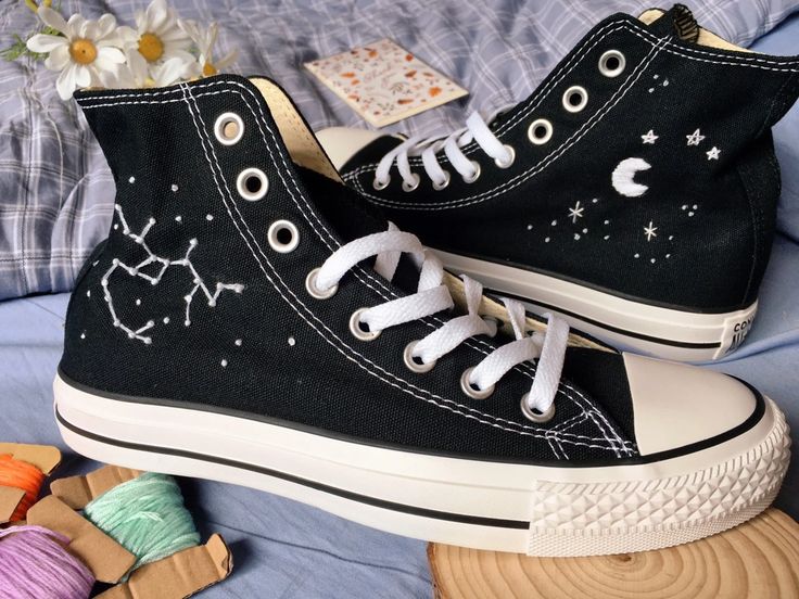 Embroidered Converse/ Converse Custom Constellation Embroidery - Etsy Constellation Embroidery, Diy Converse, Converse Embroidery, Cute Converse Shoes, Converse Design, Pastel Shoes, Painted Converse, Embroidered Converse, Cute Converse