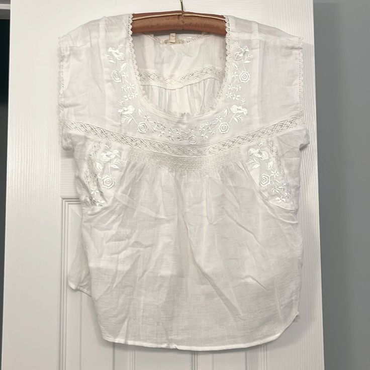 En Creme White Lace Baby Doll Shirt Sz L Fitted Cotton Peasant Top With Short Sleeves, Beach Cotton Tops With Lace Trim, Casual White Tops With Lace Trim, Short Sleeve Tops With Lace Trim For Beach, Cute Cotton Tops For Daywear, White Casual Top With Lace Trim, Summer Cotton Top With Lace Trim, Cute Lace Trim Top For Beach, Relaxed Fit Tops With Lace Trim For Daywear