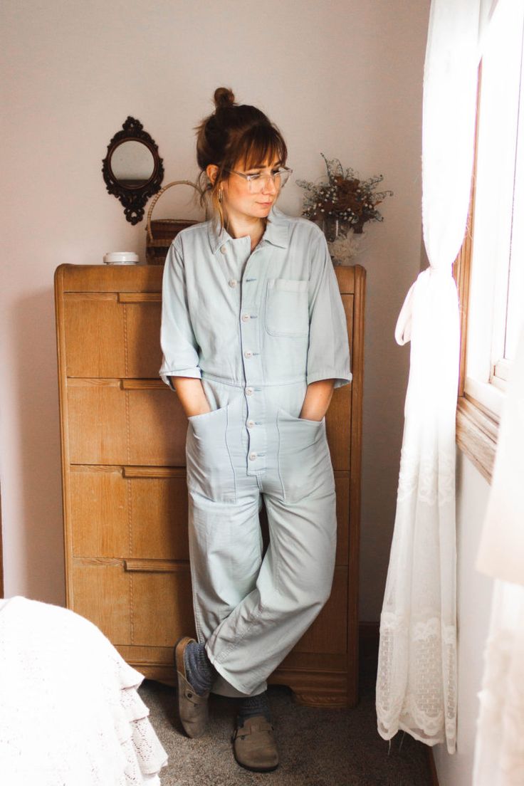 How To Style Boiler Suit, Womens Boiler Suit, Boiler Suit Women, Farming Outfit Women, Denim Boiler Suit Outfit, Boiler Suit Pattern, Coverall Outfit Women, Boilersuit Outfit, Boiler Suit Outfit