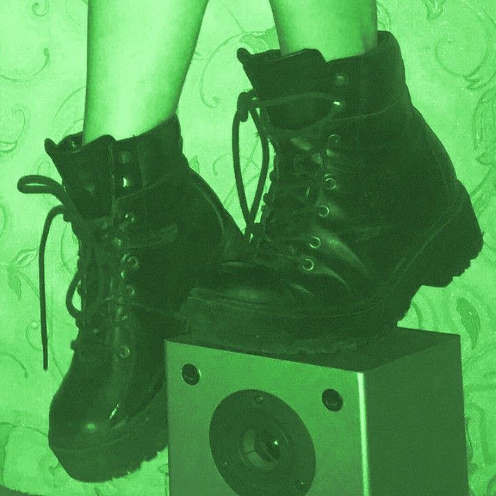 Green Emo Aesthetic Outfit, Green Rockstar Aesthetic, Green Poison Aesthetic, Goth Green Aesthetic, Green Vampire Aesthetic, Emerald Green Asthetics, Dark Green Aesthetic Outfit, Green Punk Aesthetic, Green Music Aesthetic