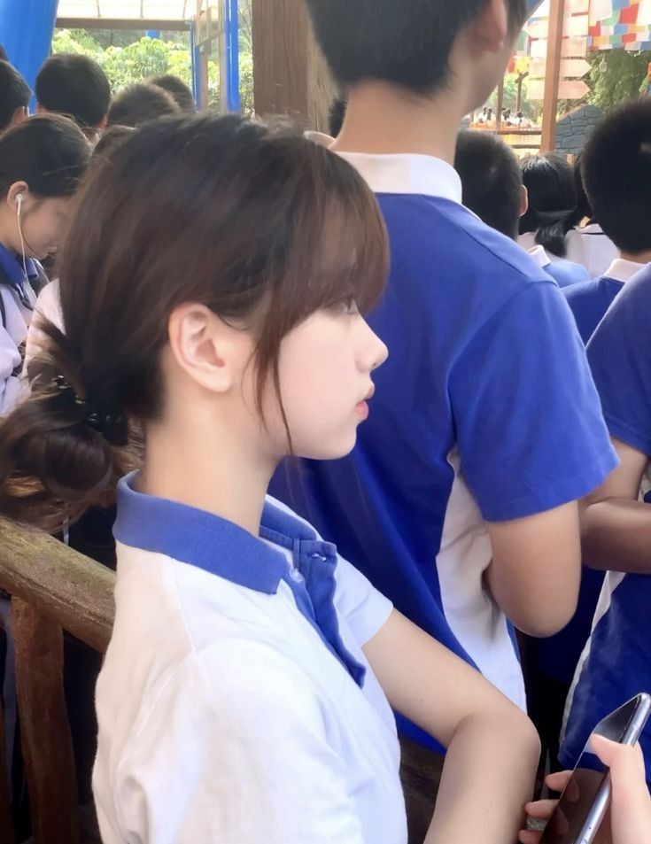 Side Profile Asian, China School Uniform, Uniform Hairstyles, China School, Chinese Student, Beauty Tips For Glowing Skin, Student Girl, School Looks, Chuck Norris