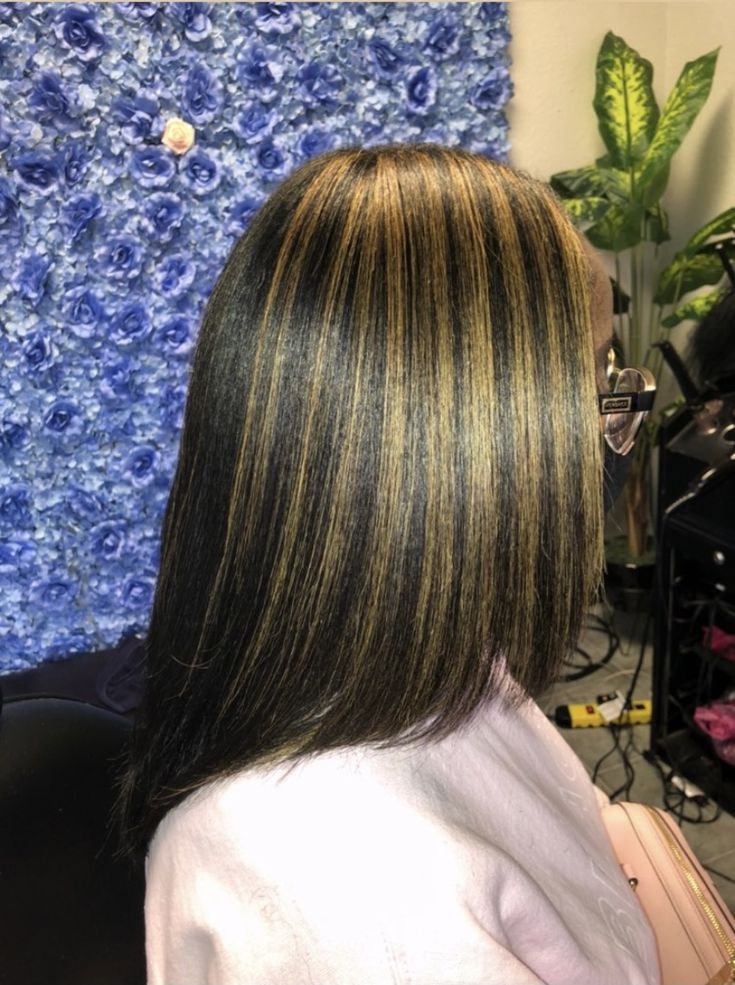 Black girl with a pink shirt on sitting in a chair with a silk press and brown highlights added Brown Streaks In Black Hair Black Women, Silk Press With Brown Highlights, Highlights Silk Press Natural Hair, Sliced Highlights Blonde, Silk Press Highlights, Silk Press Blonde Highlights, Highlights Silk Press, Slicing Highlights, Honey Brown Highlights On Black Women