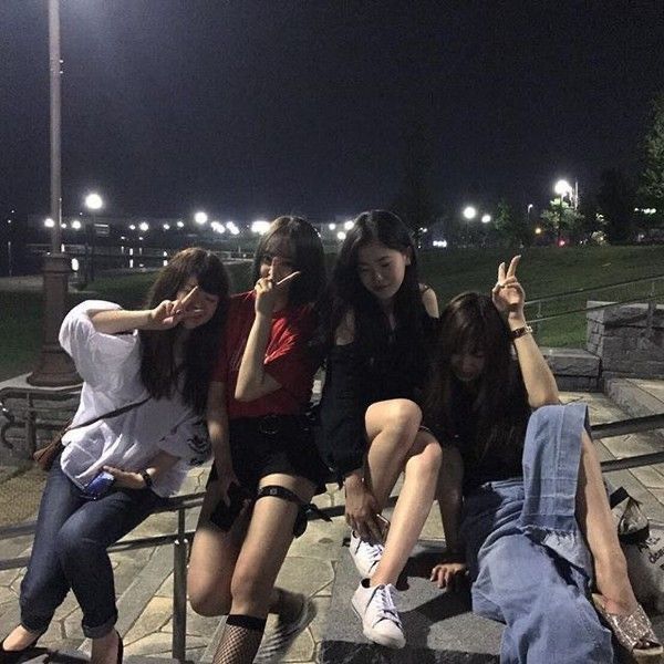 4 Best Friends, Korean Friends, Bff Girls, Korean Best Friends, Girl Friendship, Best Friends Aesthetic, Bff Pictures, Uzzlang Girl, Friend Poses