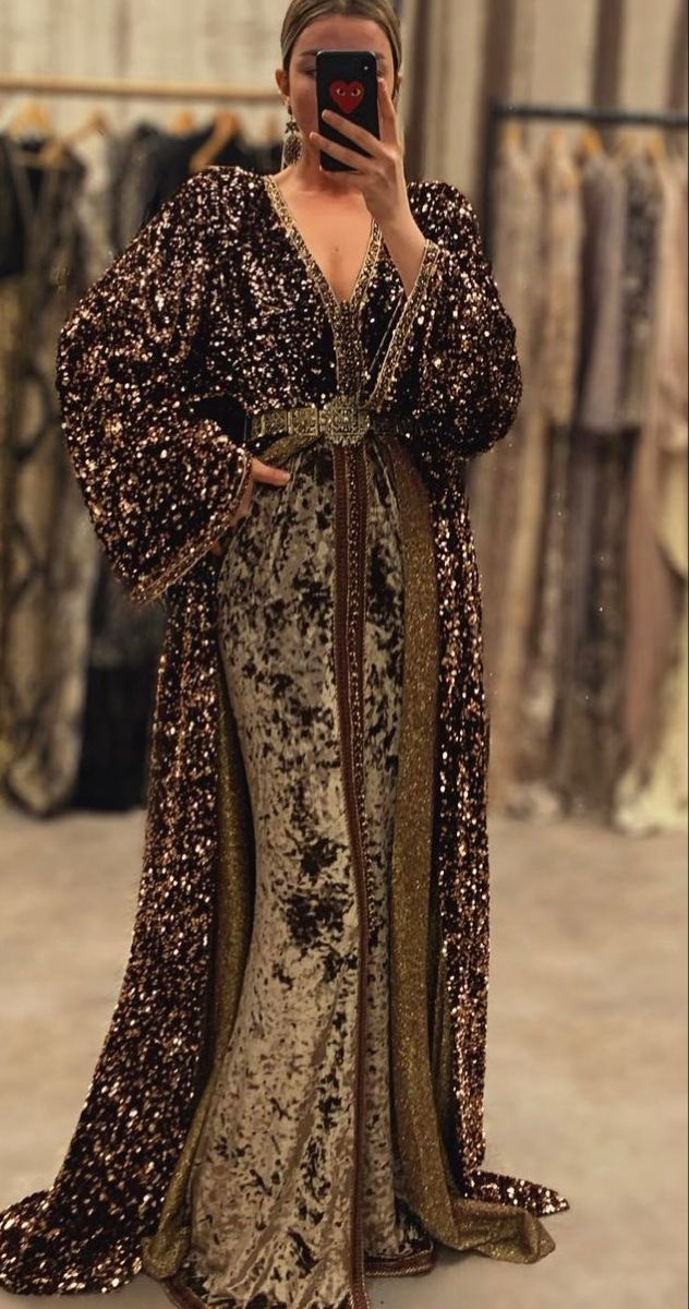 Dresses Ideas For Women, Morrocan Fashion, Moroccan Kaftan Dress, Moroccan Clothing, Kaftan Designs, Classy Gowns, Fancy Suit, Moroccan Kaftan, Moroccan Culture