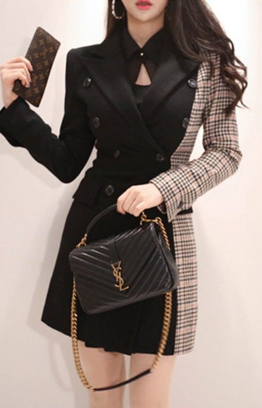 Black and Brown Business Coat Dress. It is fashionable, elegant and classy. It is good for cold weather. It is street style and trendy. The fabric is thick and fitted. It is good for young and adult women. It can be used as a blazer and dress . It is good for professional business work office look. Black Blazer Outfit Work, Professional Outfits Women Classy, Women Office Outfits, Spring Coats, Young Professional Outfits, Shoe Hacks, Trendy Spring Fashion, Classy Coat, Bold Outfits