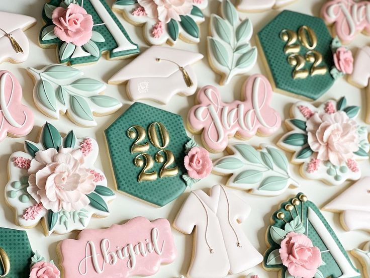 a bunch of cookies that are on top of a table