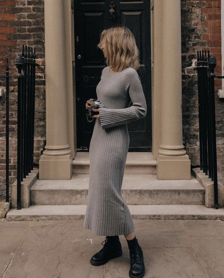 Sarah Mantelin, Winter Mode Outfits, All Black Fashion, Cute Modest Outfits, Autumn Outfits, Church Outfits, How To Make Clothes, Maxi Knit Dress, Dope Outfits