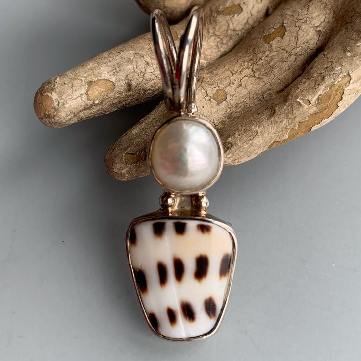 Iridescent pearl and lightning whelk shell set in sterling pendant. Beautiful piece to bead around or wear on your favorite chain. Iridescent Pearl, Pearl Shell, Shells, Jewelry Necklace Pendant, Jewelry Necklaces, Pendant Necklace, Chain, Beads, Pendant