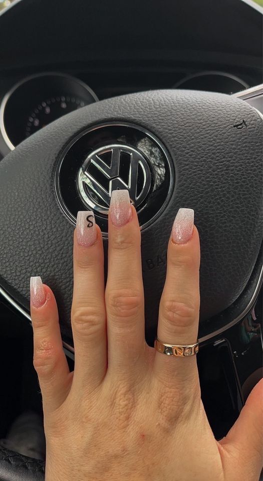 Letter S On Nails Initials, Acrylic Nails With An S Initial, Nail Ideas With Initial Square, Cute Nails With Boyfriends Initial Short, Nails With Small Initial, Short Gel Nails With Initial, Nails S Initial, Nails With Initial On Ring Finger, Boyfriend Inspired Nails