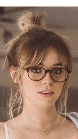 Bangs And Glasses, Blonde Bangs, Hairstyles With Glasses, Hair Stylies, Long Hair With Bangs, Hair Color And Cut, Wearing Glasses, Hair Inspo Color, 가을 패션