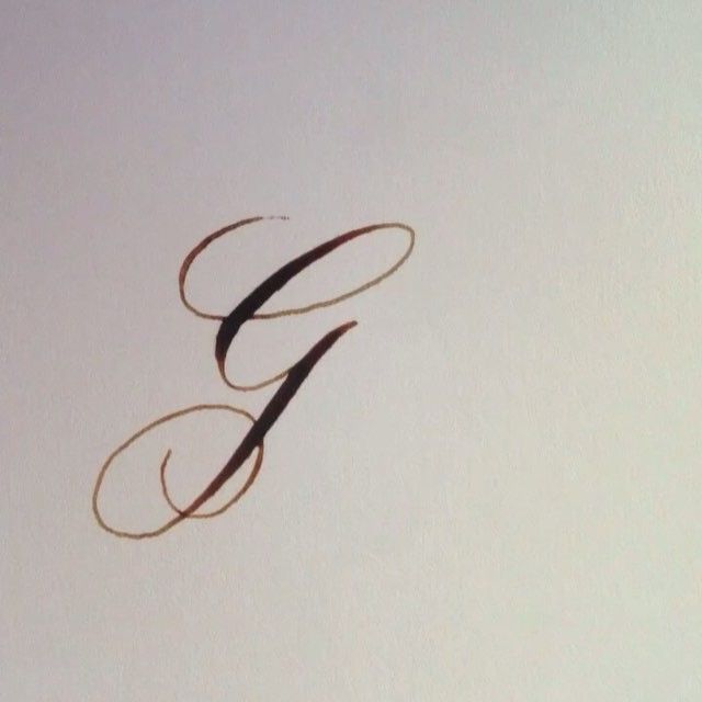 the letter g is written in cursive writing