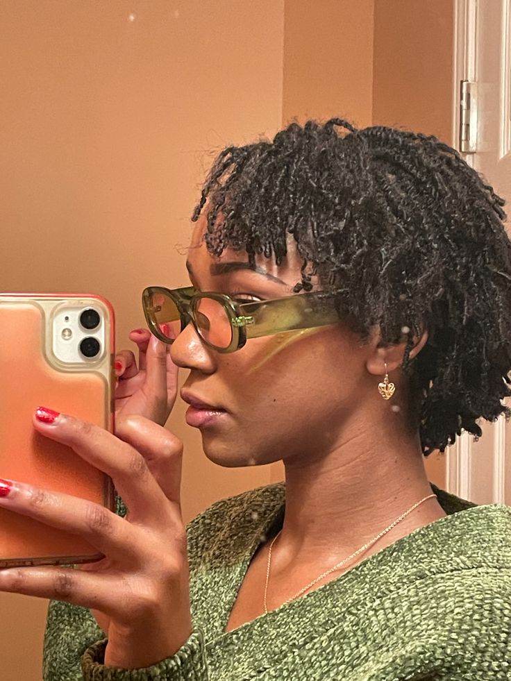 Short microlocs Microlocs With Bangs, Micro Twists Natural Hair Short, 4c Microlocs, Micro Locs On Short Hair, Short Microlocs Hairstyles, Microlocs Starter, Short Microlocs Styles, Short Microlocs, Short Sisterlocks