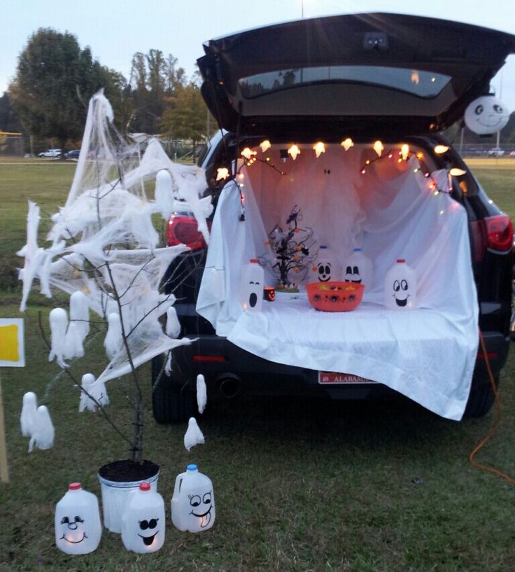 the trunk of a car is decorated with halloween decorations