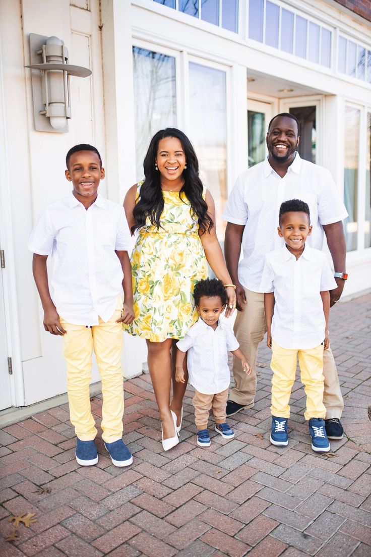 It’s no secret that I love matching with my family!  It is something that I enjoy doing and I will continue to do until my boys don’t let me anymore.  If you love to match then you are on the brink of having back to back holidays that you need to get ready for.  Between Easter, Mother’s Day, and Father’s day they are all great opportunities to find matching family outfits for spring. #fashion #matchingoutfits #familyfashion #easter #mothersday #fathersday #familyoutfits #spring #springfashion Matching Kids Outfits, Spring Family Pictures, Newborn Photo Outfits, Sibling Outfits, Spring Family, Coordinating Outfits, Dallas Fashion, Family Picture Outfits, Target Clothes