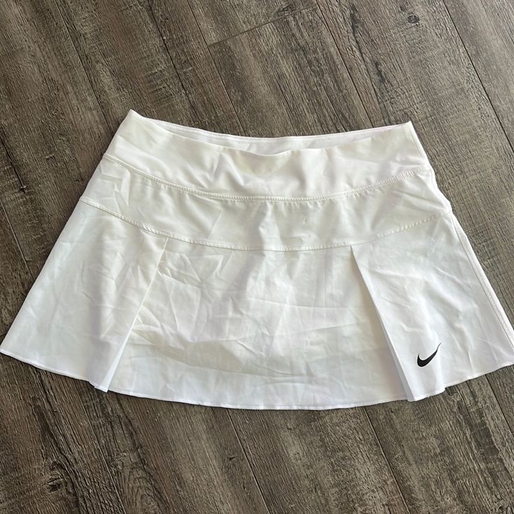 Nwot Nike Tennis Or Golf Skirt, Or Wherever Skirt. Built In Shorts. Super Cute, I Just Never Wore It. Size Small. Cute Tennis Skirts, Golf Fits, Tennis Fits, Cute Golf Outfit, Tennis Outfits, Nike Skirts, Tennis Outfit, Golf Clothes, Xmas 2024