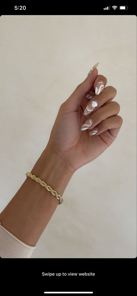 Nails White Design, Almond Shaped Nails Designs, Silver Gradient, Spring Break Nails, Simple Spring Nails, Quick Nail, Black Friday Jewelry, Gold Nail Designs, Star Night