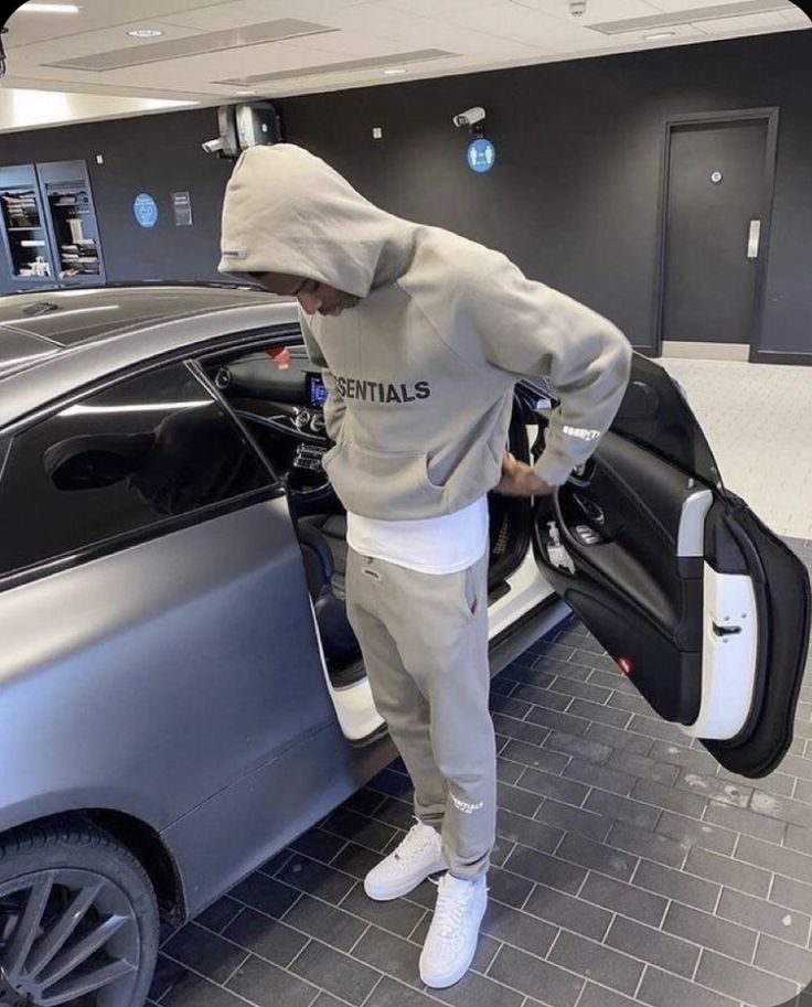 Sarah Core, Nike Tech Tracksuit, Looks Hip Hop, Hoodie Outfit Men, Drippy Outfit, Drip Outfit Men, Tracksuit Outfit, Black Men Fashion Swag, Dope Fits