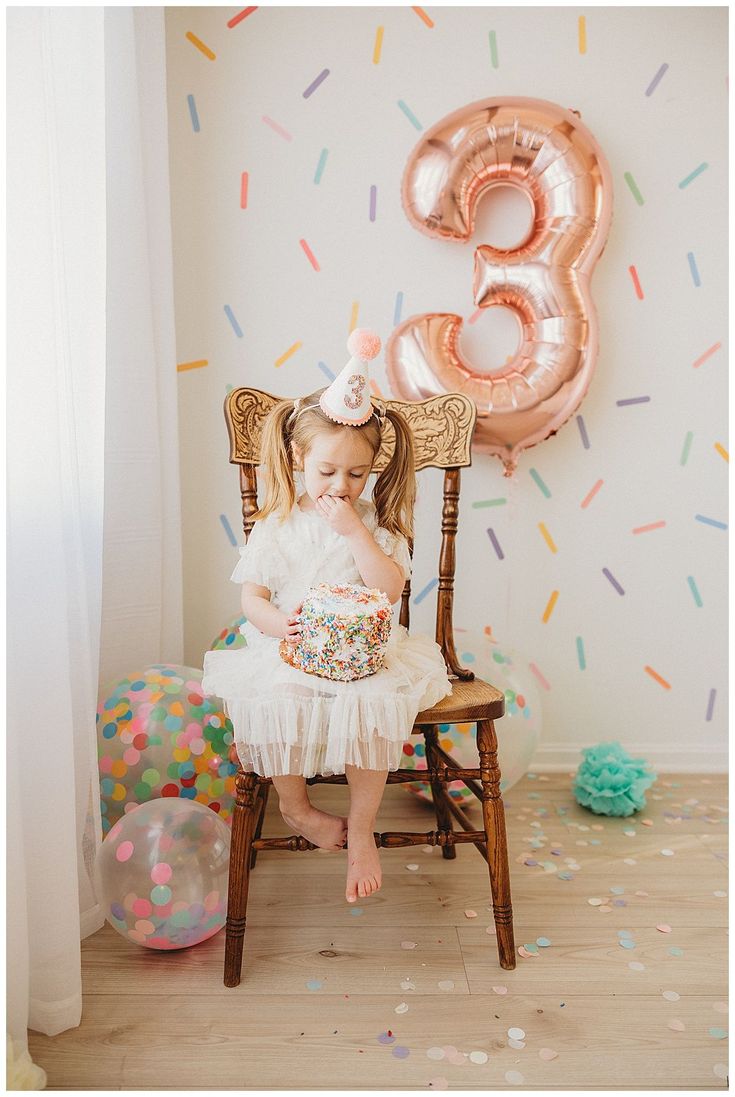 3 Year Girl Photoshooting Ideas, 3rd Birthday Picture Ideas, Three Year Old Pictures, 2 Year Photos, Birthday Ideas For 3 Year Girl, 3 Year Photoshoot, 2nd Birthday Photo Shoot Ideas Indoor, 3 Year Birthday Photoshoot, Three Year Old Photo Shoot