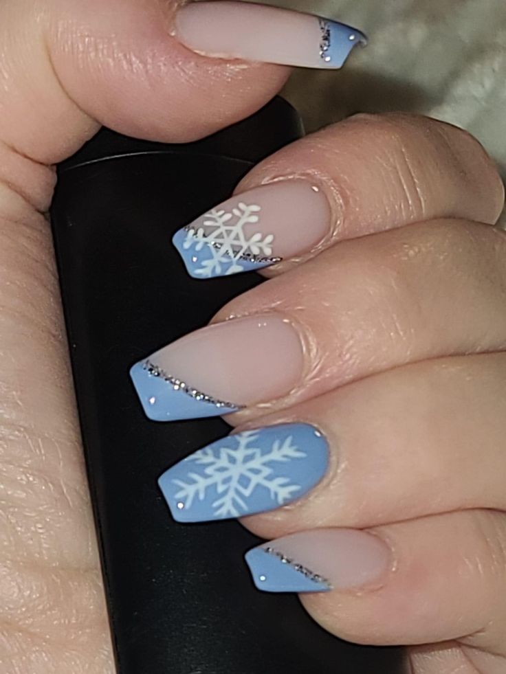 Short Christmas Nails Snowflake, Short Acrylic Nails December, Nails With Snowflakes Winter, Winter Nails Square Medium, Purple Nails With Snowflakes, Sky Blue Christmas Nails, Blue And White Christmas Nails Acrylic, Cute Christmas Nail Ideas For Teens, Let It Snow Nail Designs