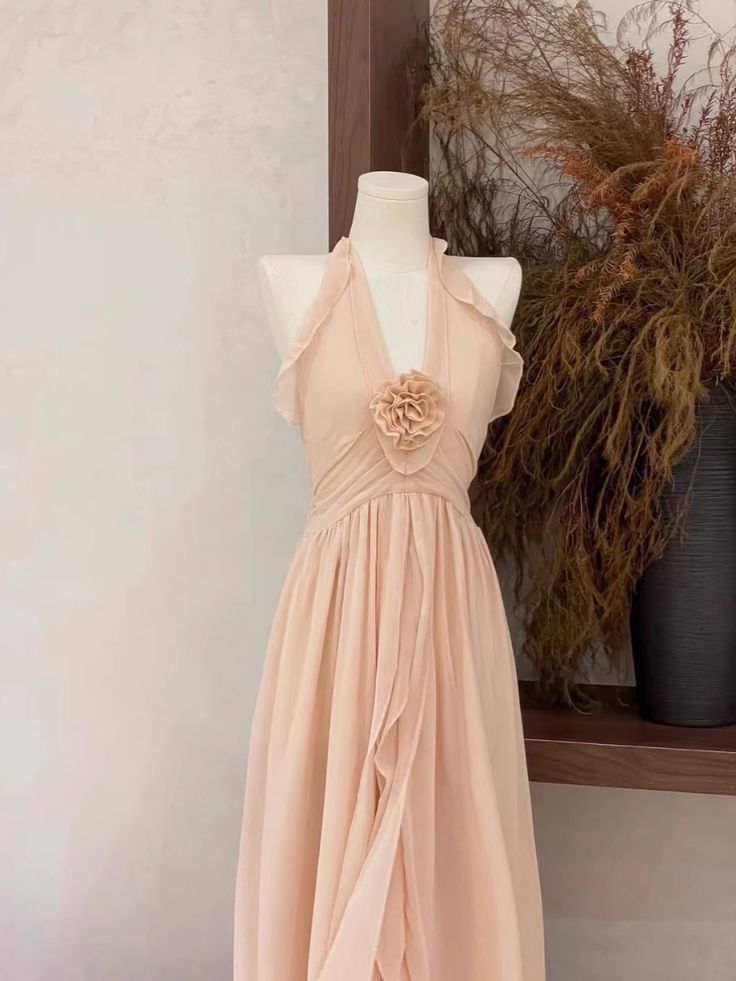 Item Details ： Product Number : SD207 Fabric: A Line Silhouette：Chiffon Sleeves : Sleeveless Back Style: Zipper Size: S,M,L S:Length:140cm Bust :80cm Waist :68cm M :Length:141cm Bust :84cm Waist :72cm L :Length:142cm Bust :88cm Waist :76cm